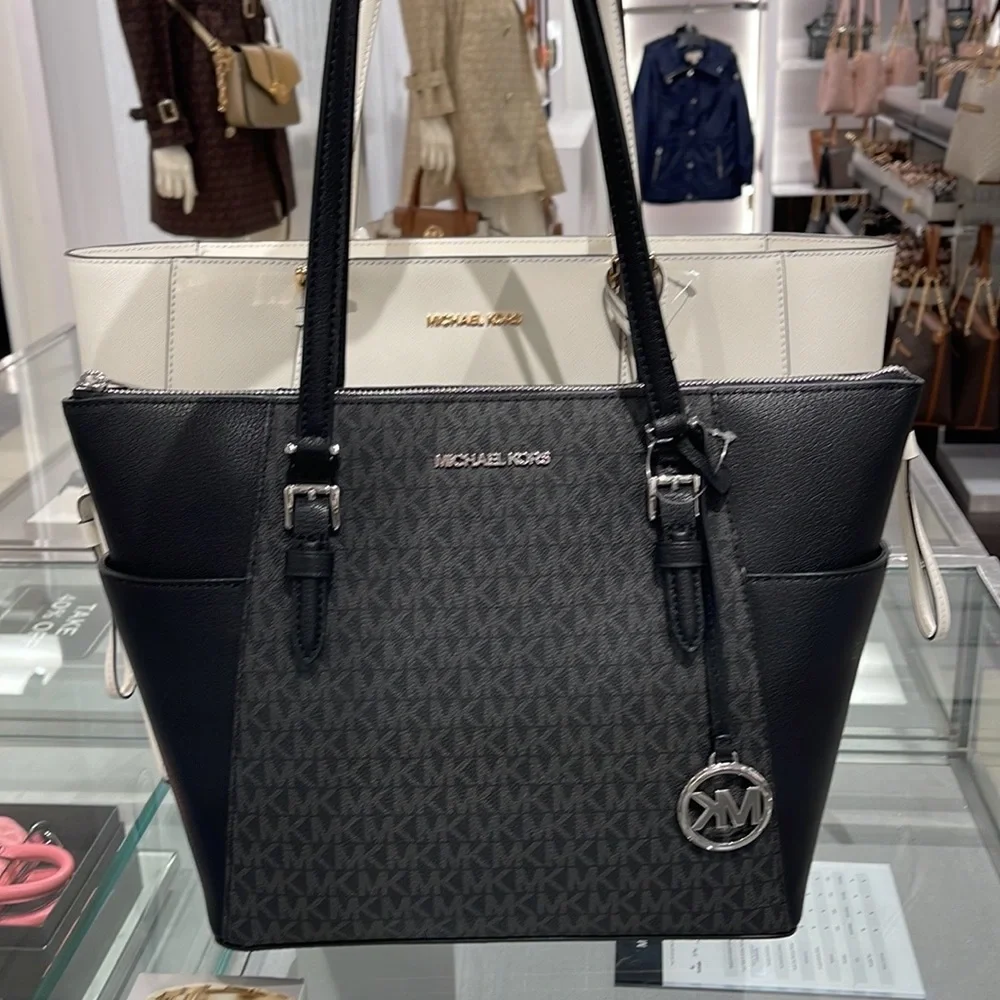 MICHAEL KORS CHARLOTTE LARGE TOP ZIP Tote bag
Black Signature - Picture 1 of 16